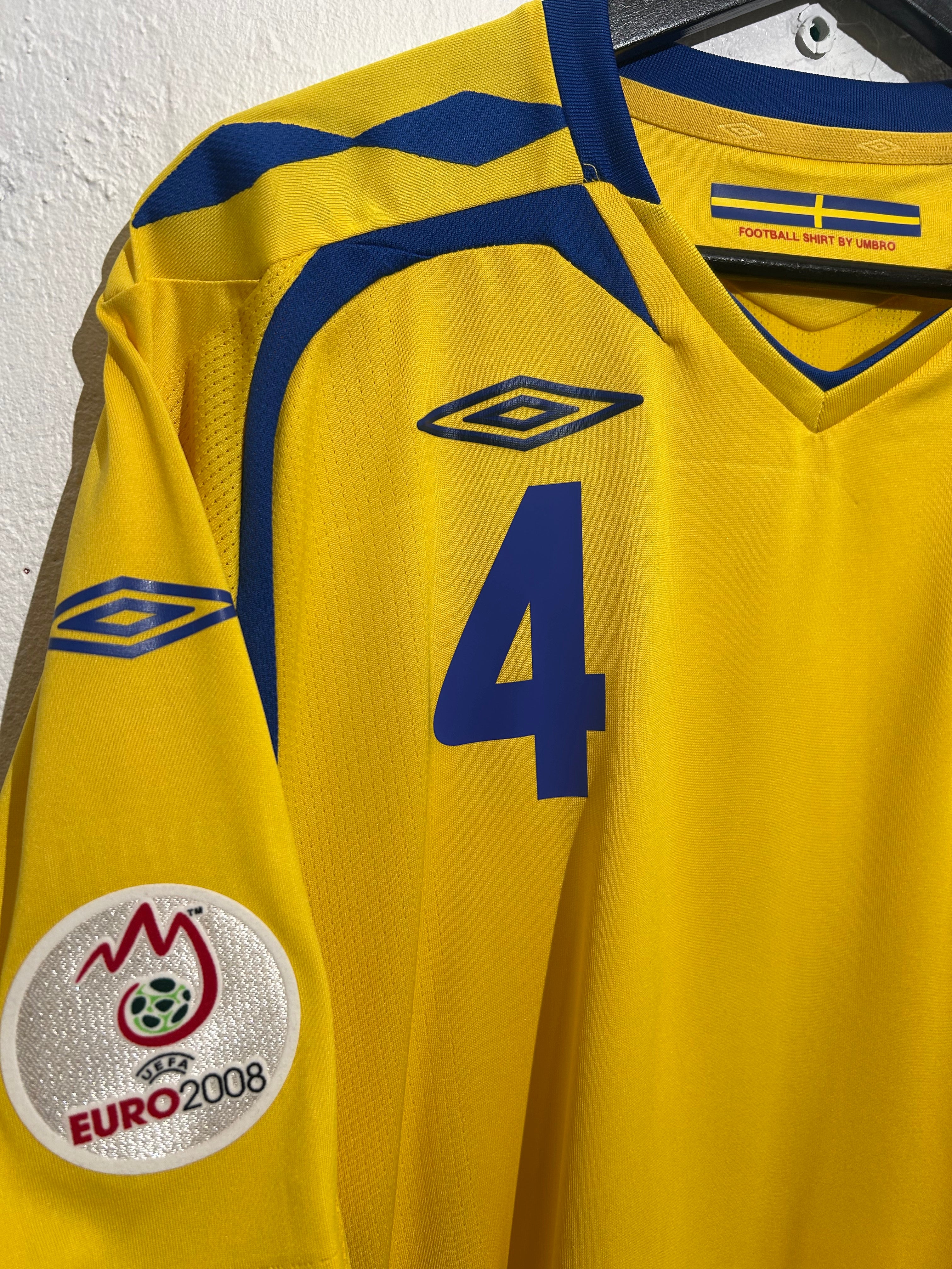 Umbro - Sweden 2008 Home Football Shirt 'MAJSTOROVIC'