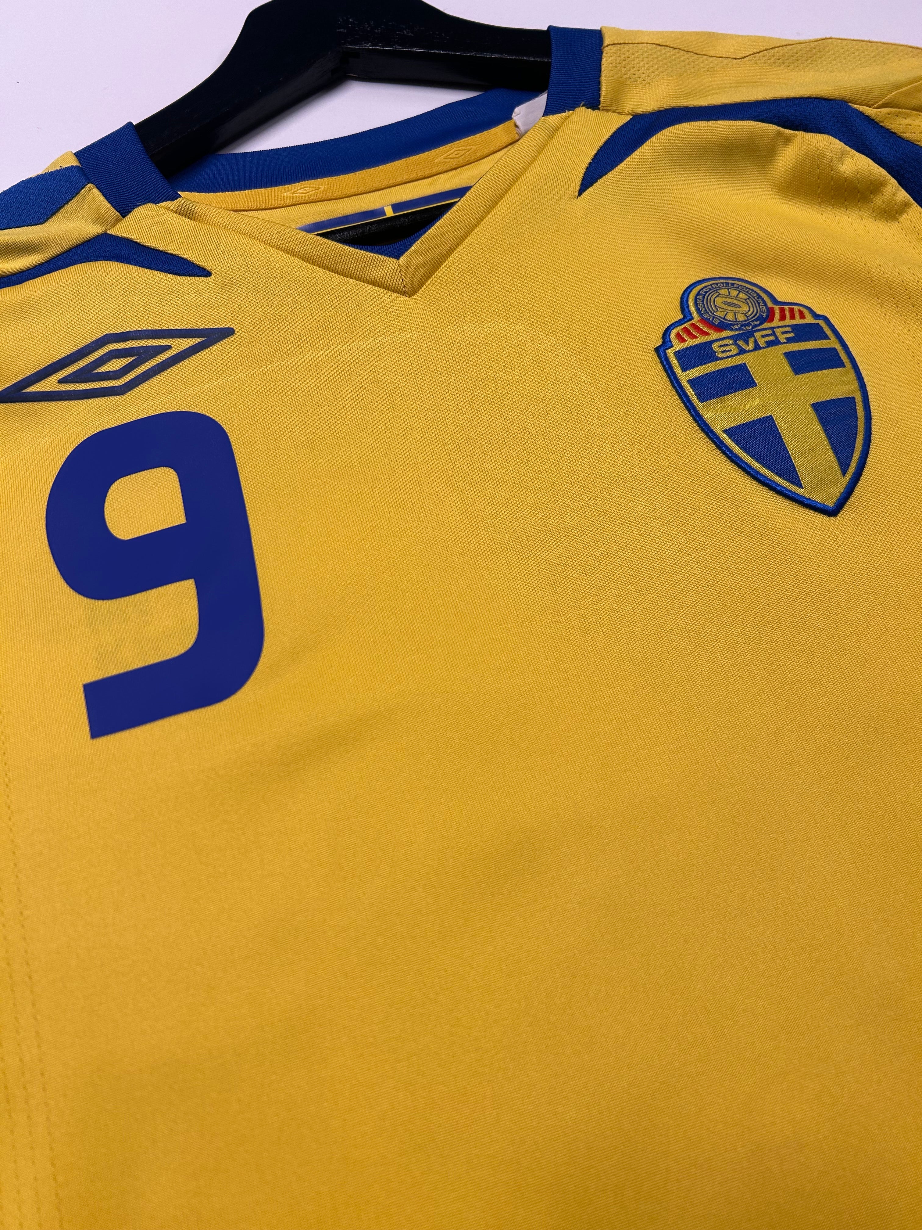 Umbro - Sweden 2008 Home Football Shirt 'LJUNGBERG'