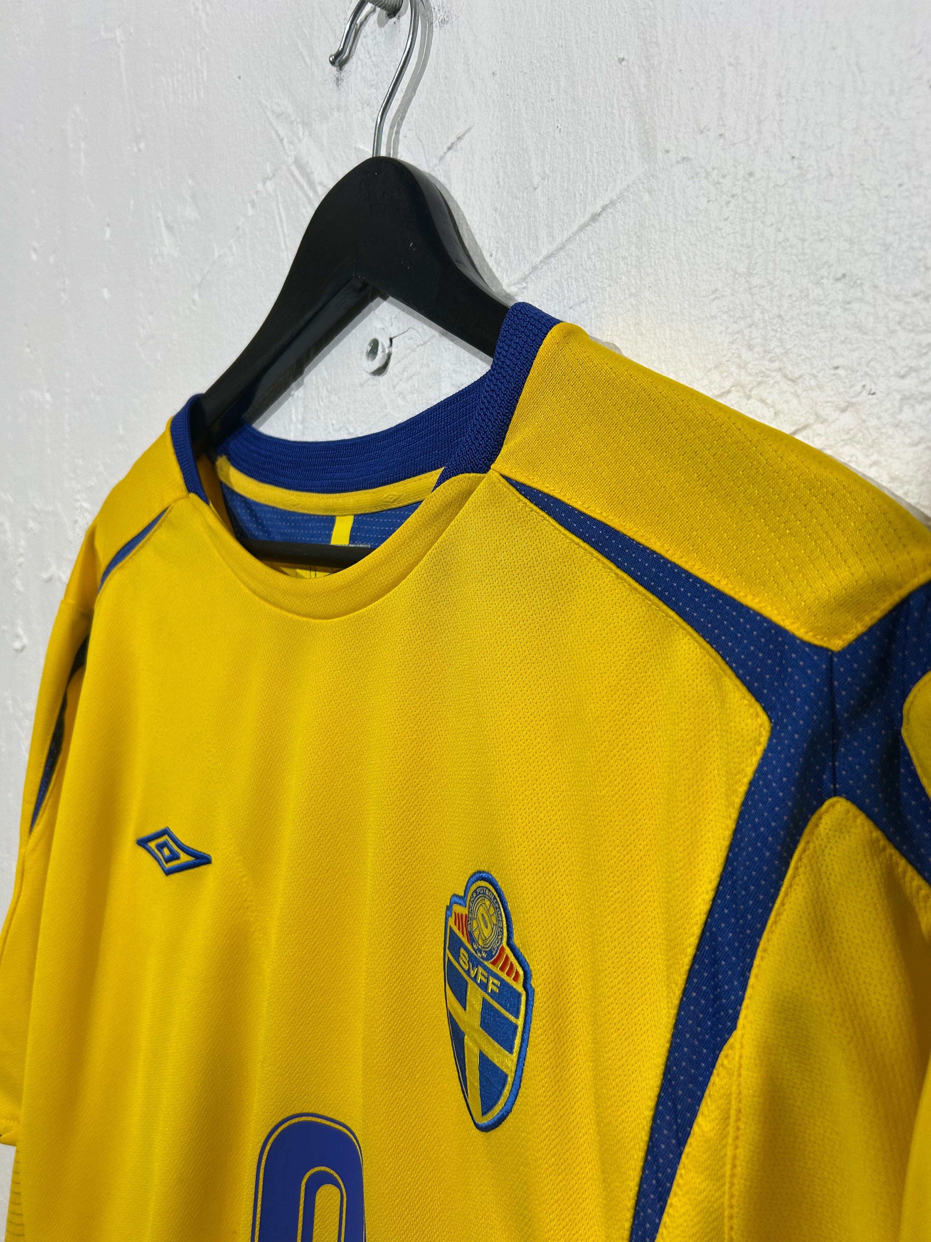 Umbro - Sweden 2006 Home Football Shirt 'IBRAHIMOVIC'