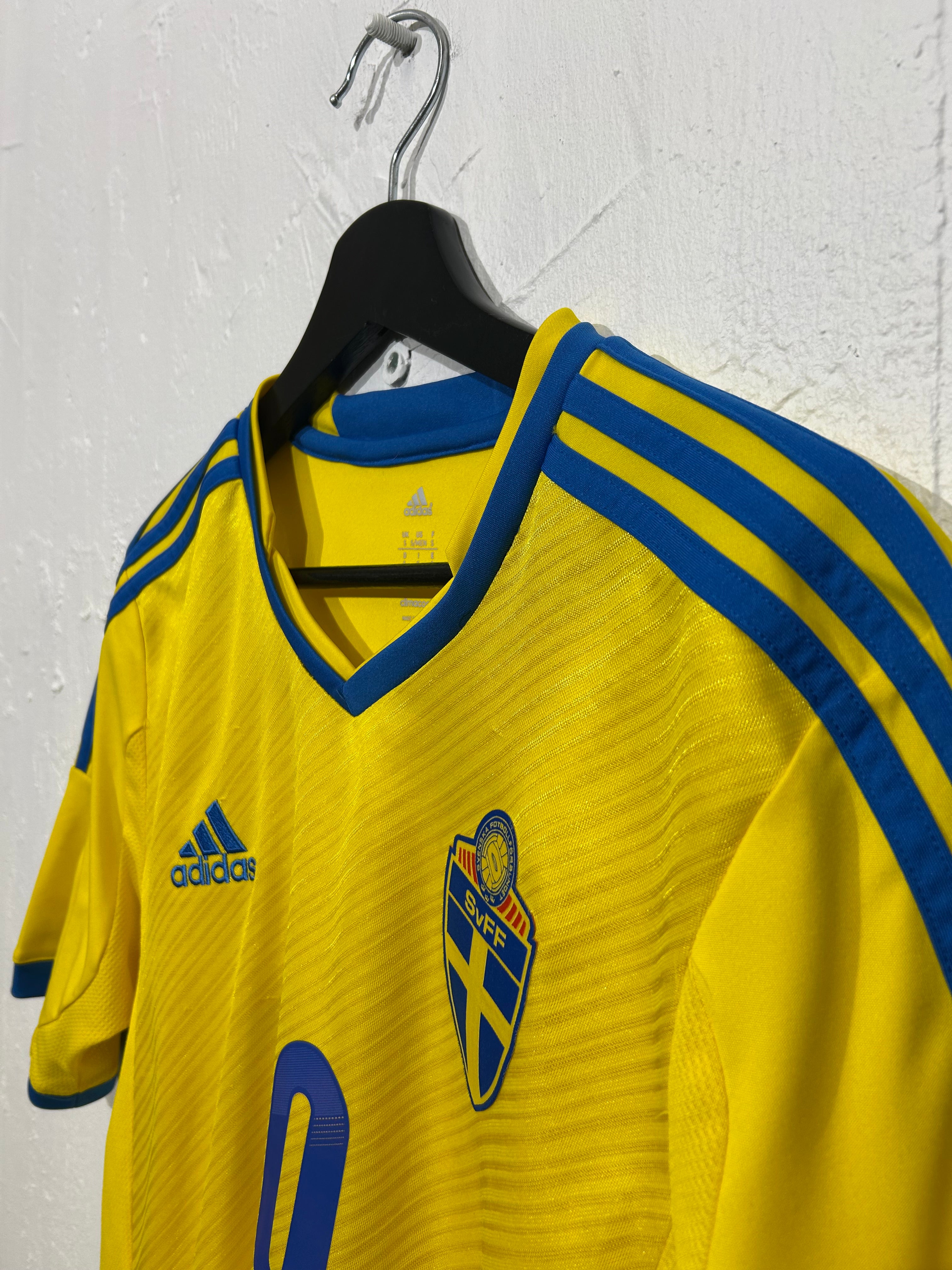 Adidas - Sweden 2013 Home Football Shirt 'IBRAHIMOVIC'
