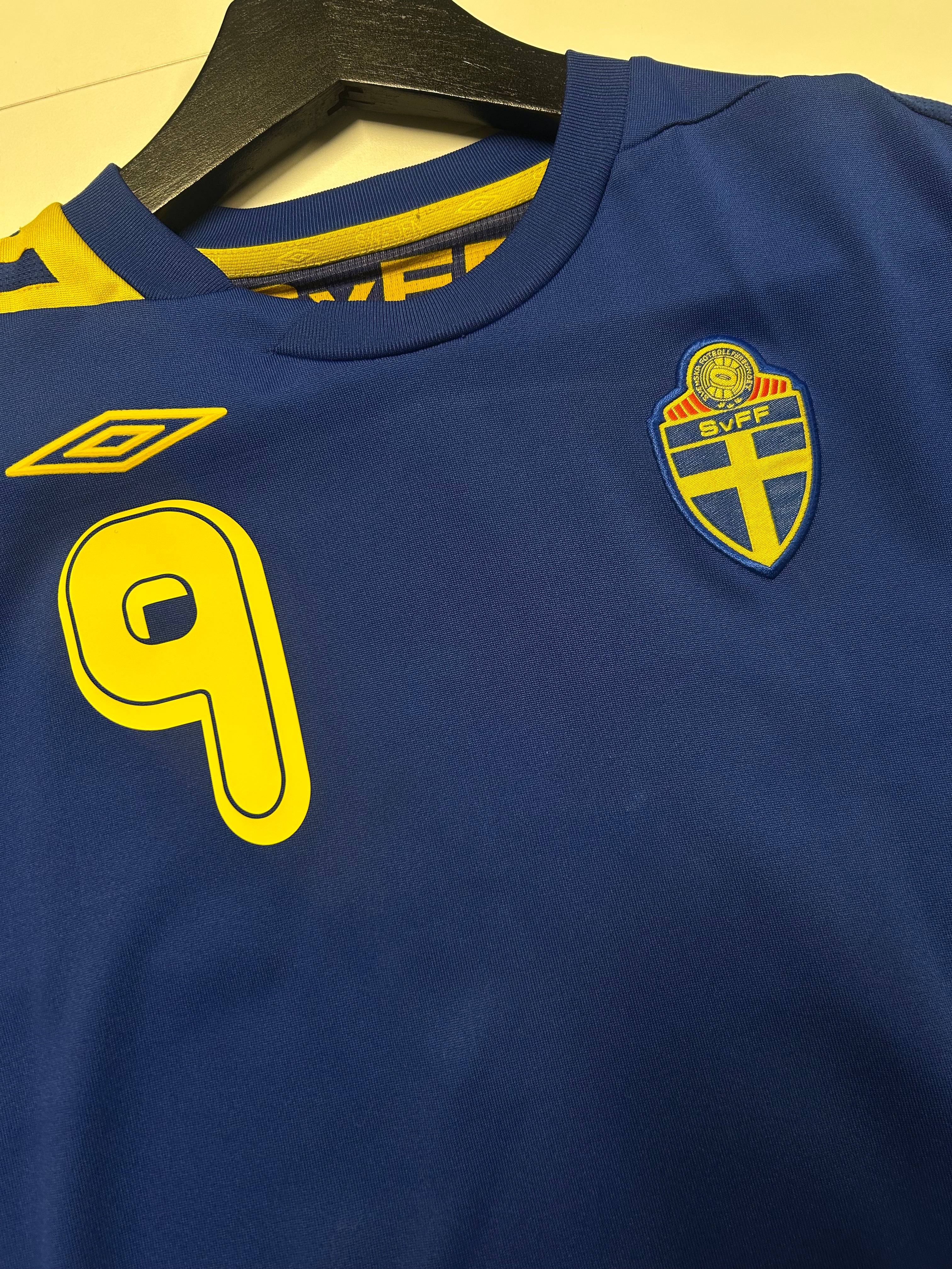 Umbro - Sweden 2006 Away Football Shirt  'LJUNGBERG'
