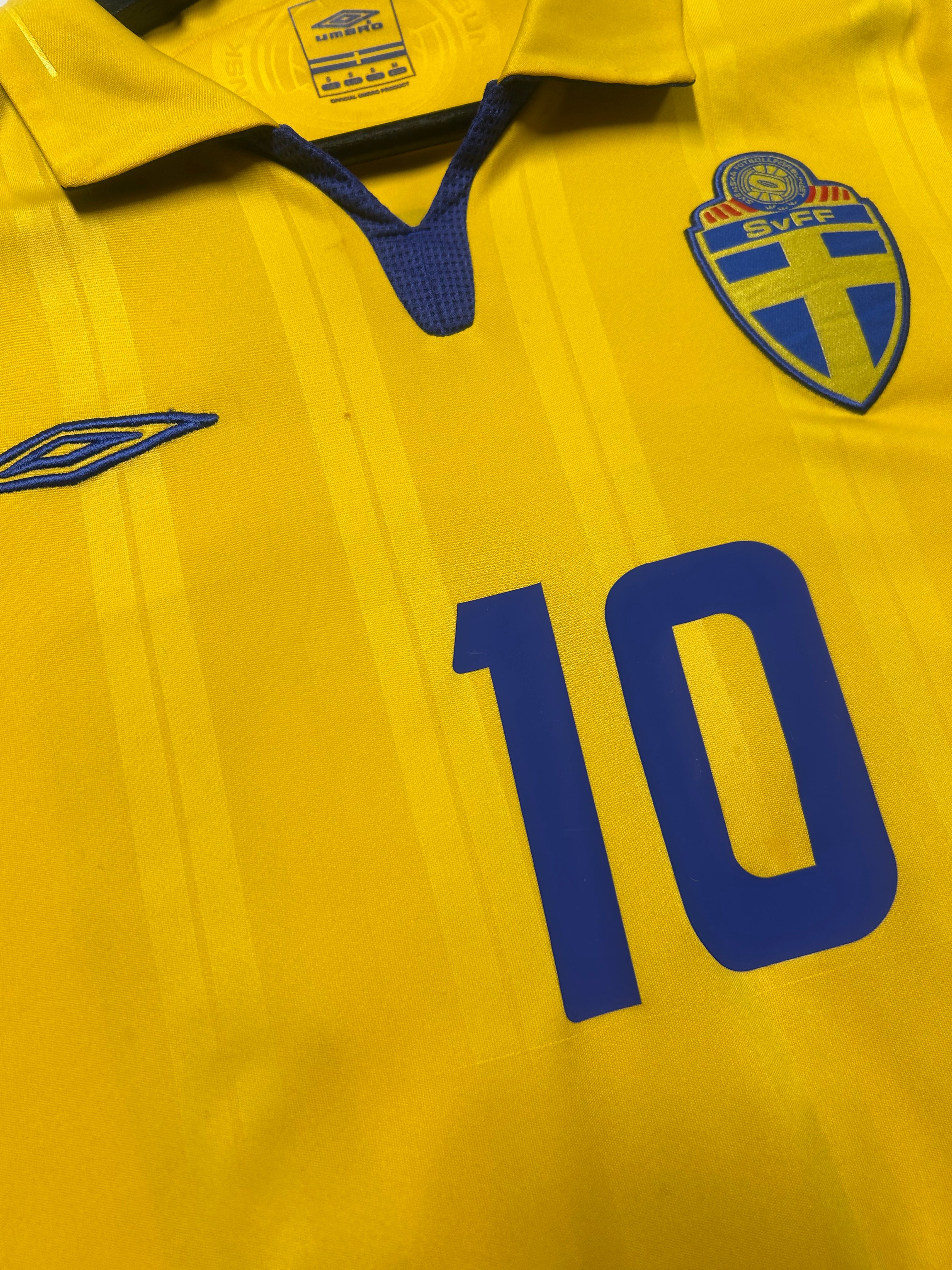 Umbro - Sweden 2009 Home Football Shirt 'IBRAHIMOVIC'