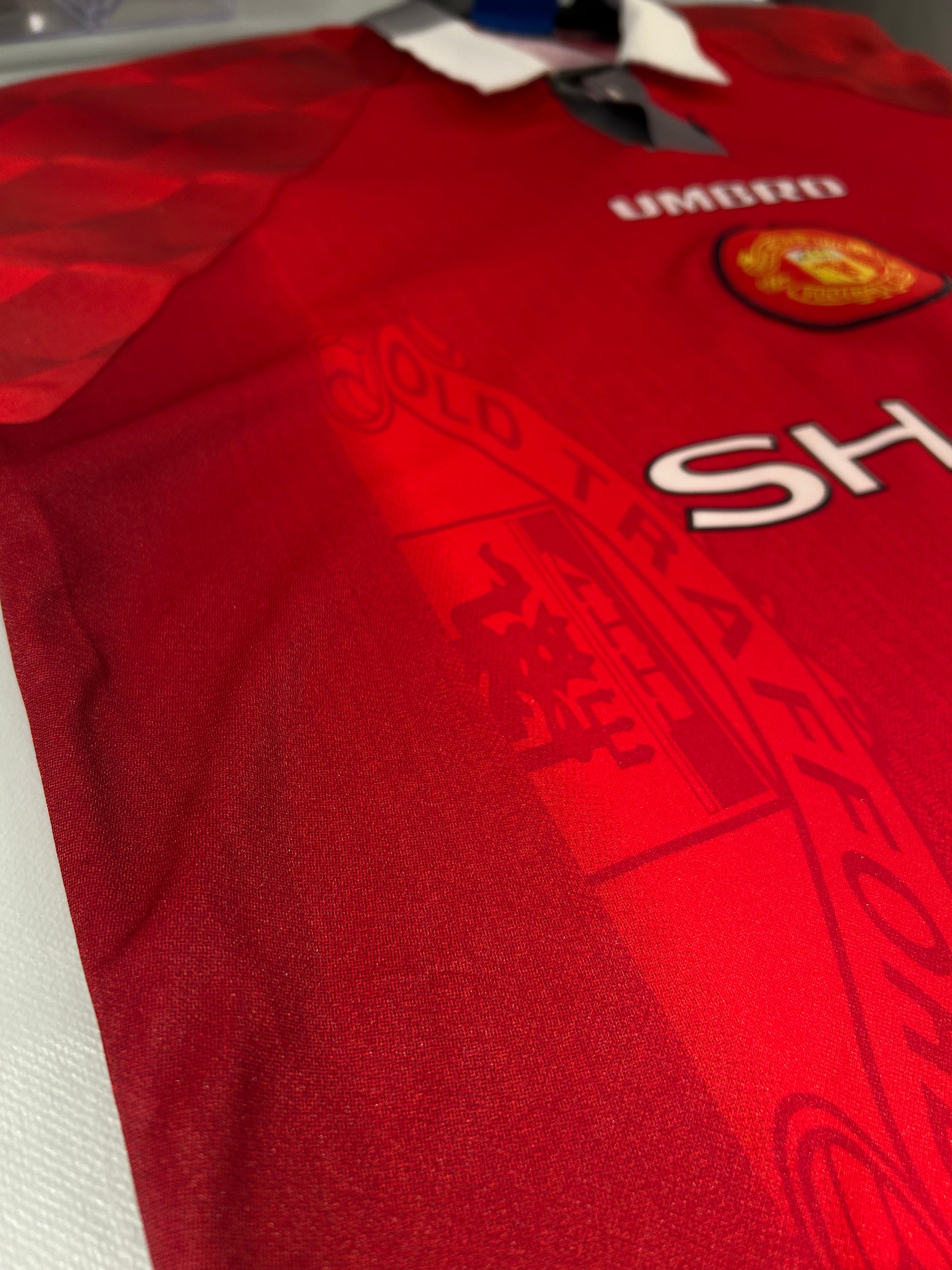 Umbro - Manchester United 1996/98 Home Football Shirt 'CANTONA'