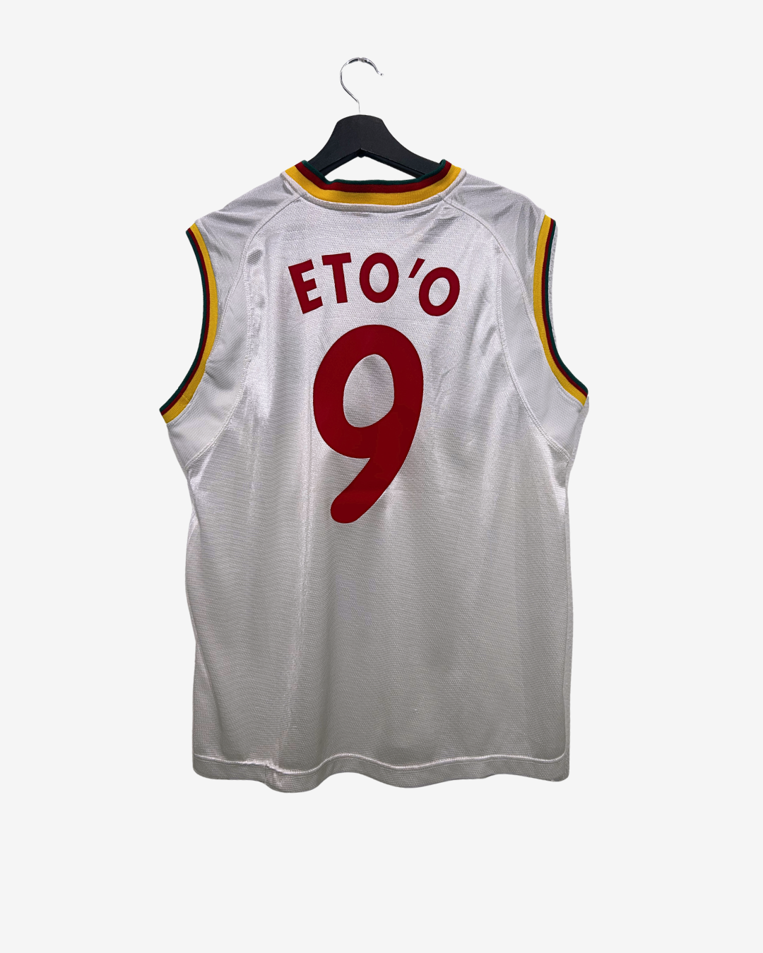 Gray basketball jersey with 'ETOÓ' and number '9' on a white background