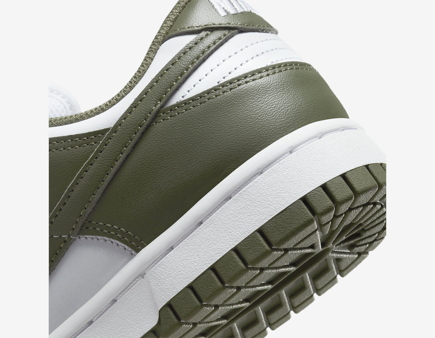 Nike Dunk Low 'Medium Olive'