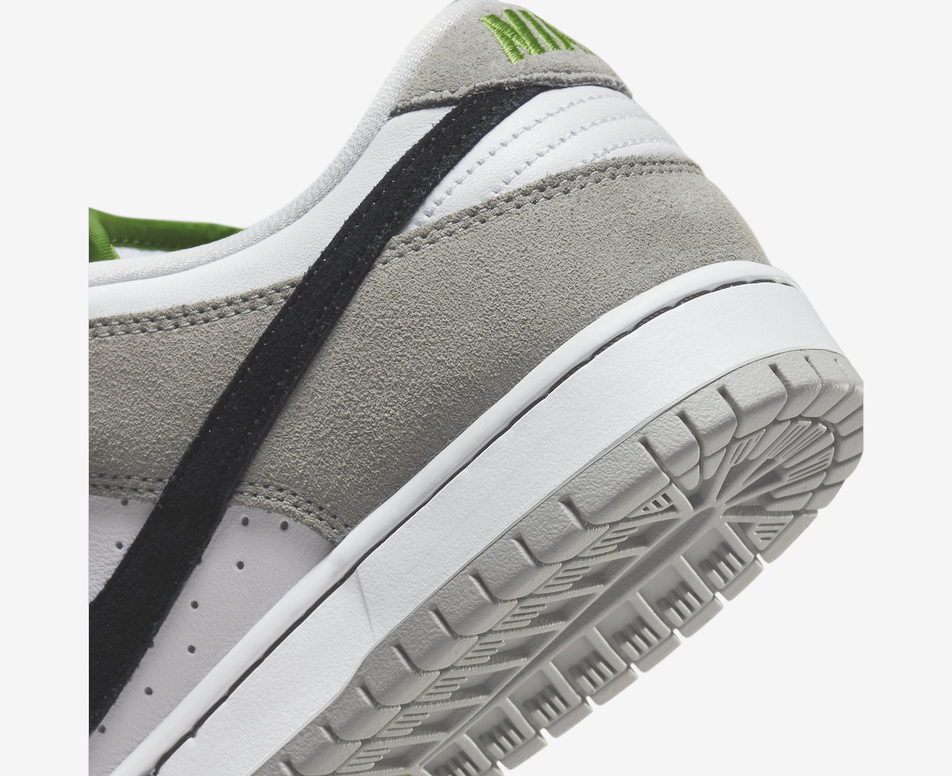 Nike SB Dunk Low 'Chlorophyll'